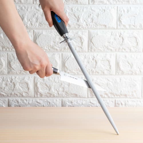 Endo Shoji TKG nažu asināmais 12 collas smalks svars: Asmens garums 0,45 kg (mm): 300 Materiāls: Gludeklis Izmanto, lai īslaicīgi noņemtu taukus no nažiem Comme
