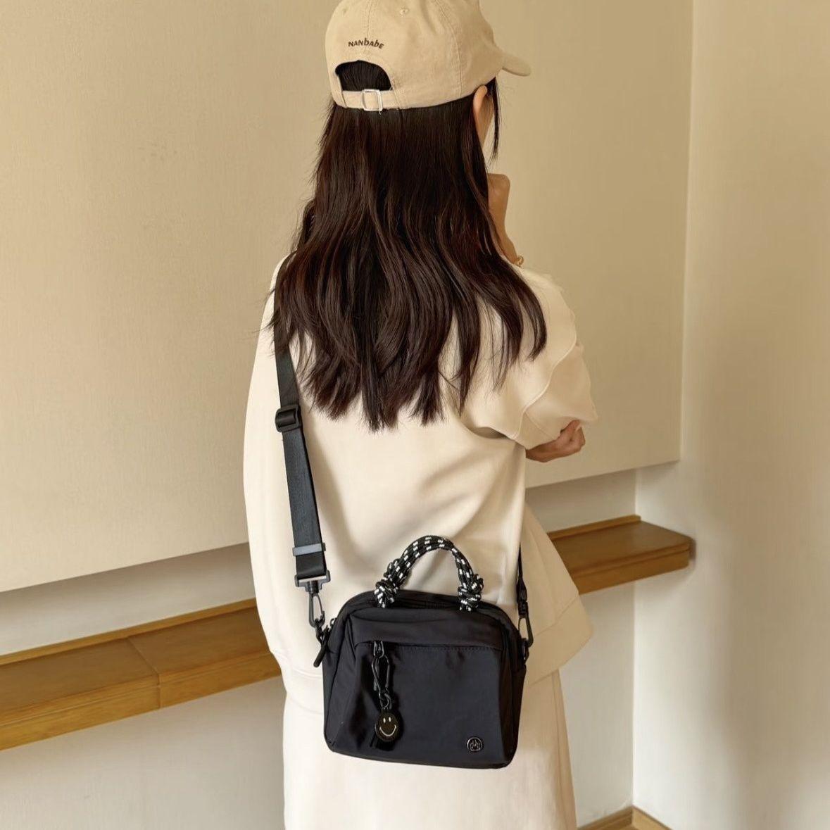 

Шикарная ретро маленькая сумка кроссбоди с несколькими отделениями – Легкая и вместительная для повседневного использования