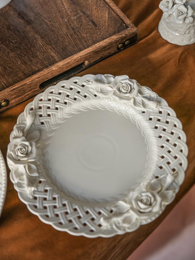 French ceramic patterned three-dimensional pastry plate, relief afternoon tea, high-legged pastry plate, dessert display stand