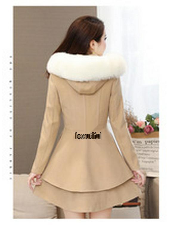 2021 Autumn/Winter Women's Wool Coat with Multi-button Design.