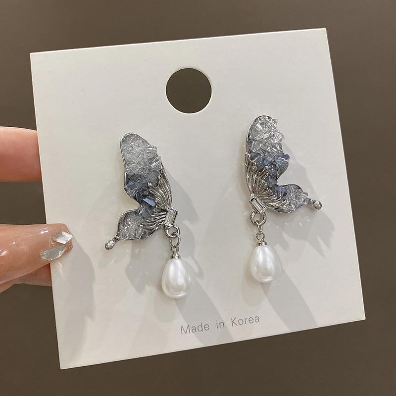 

ins wind broken diamond butterfly pearl earrings high sense unique niche fairy stud earrings female Korean light luxury ear jewelry