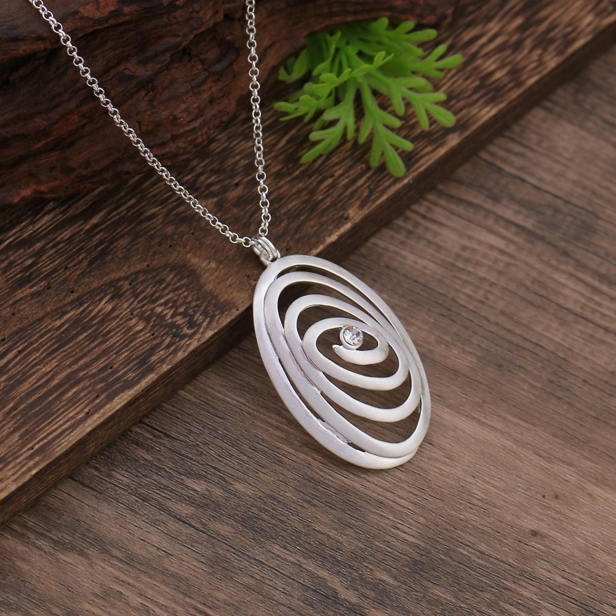 

Новая полая геометрическая овальная матовая подвеска, женское преувеличенное высококлассное матовое овальное колье