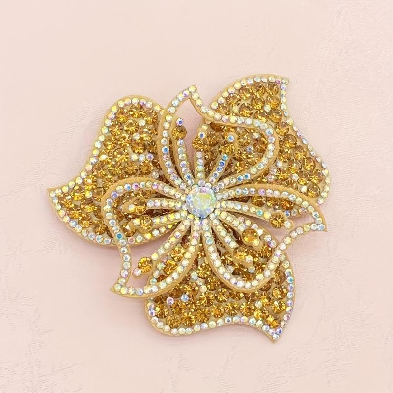 A New Style Six-petal Flower with Hot-fix Rhinestones and Sequins, a DIY Patch for Decorating Shoes, Hats, and Clothing Accessories