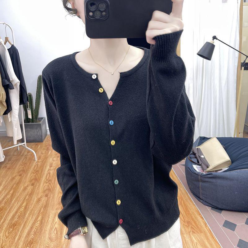 

Женский трикотажный кардиган больших размеров с длинным рукавом в корейском стиле - Универсальный, стройнящий, с цветными пуговицами, V-образным вырезом, тонкий, идеально подходит для весны и осени. L: 105-120 jins чёрный