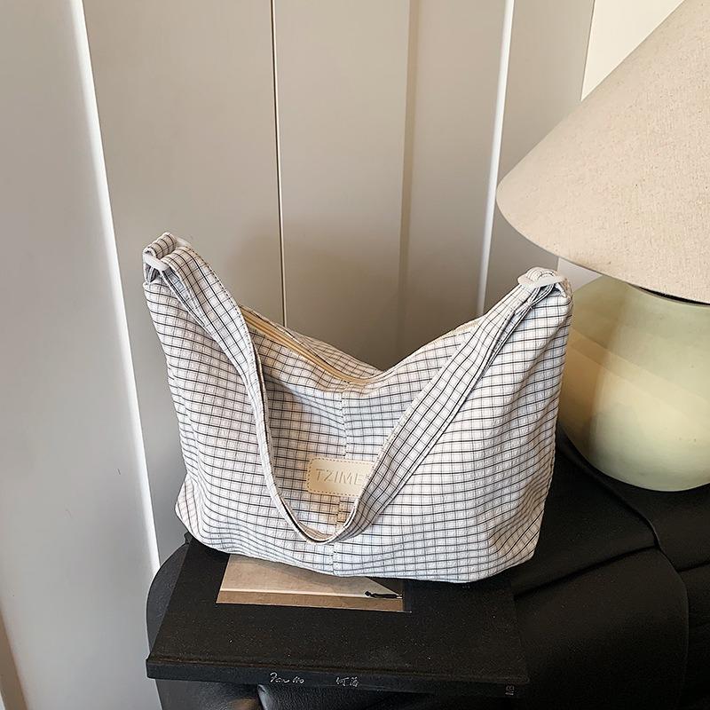 New casual shoulder bag versatile simple commuter messenger dumpling bag large capacity messenger bag