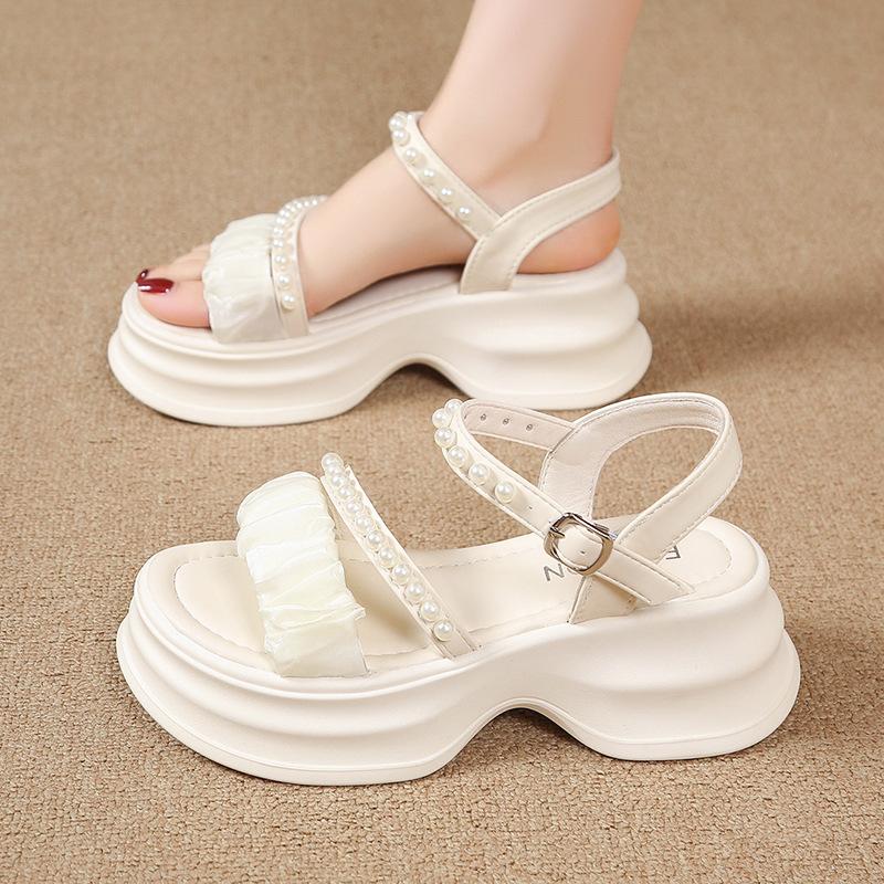 thick-soled pearl one-word buckle fairy wind sandals female 2025 summer Korean version new muffin casual beach sandals female