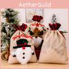 Julpresentpåsar i säckväv i tecknad stil med design av glad snögubbe och ren
