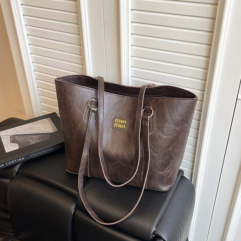 

Premium sense women s large-capacity bag, new temperament simple commuter shoulder bag, foreign style versatile underarm tote bag