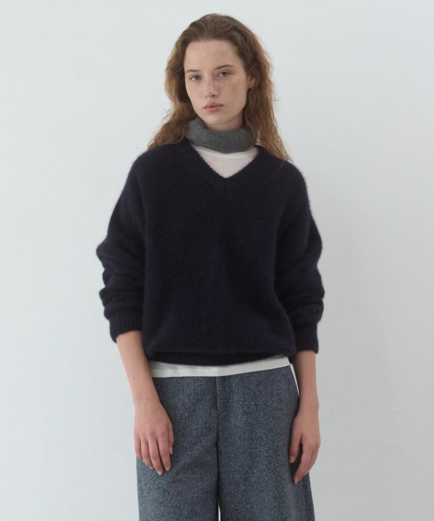 POSZER Fine Wool V-Neck Pullover (Navy)