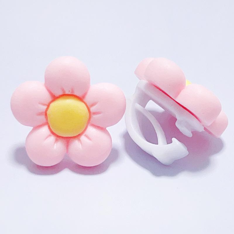 Hyuna Flower Sneaker Shoelace Buckle - Decorative Shoe Accessory for White Sneakers