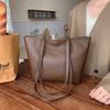 Large-capacity bag to work, new casual class, shoulder texture, fashionable and versatile commuter tote bag, autumn