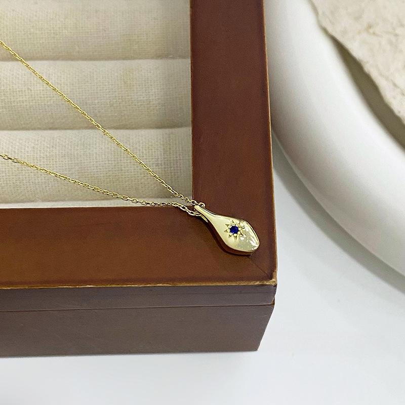 

Маленькое и изысканное ожерелье с подвеской в виде бутылки с водой в виде восьмиконечной звезды, элегантное и минималистичное ожерелье по всему телу