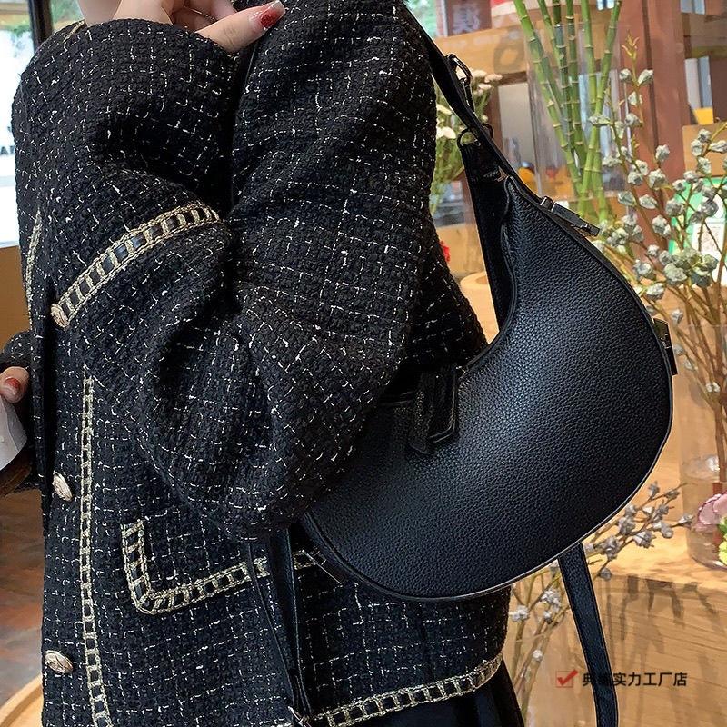 High Value Niche Armpit Messenger Handbag Shoulder Bag Simple Personality Internet Celebrity Versatile Style Autumn and Winter New Models