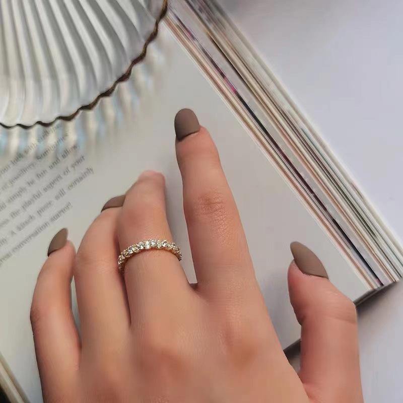 Elegant Zirconia Single Row Index Finger Ring - Stylish and Shiny Size 6 золотой