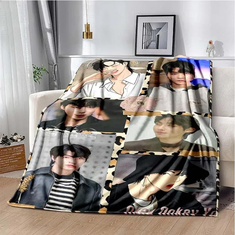 

True Beauty Series Hwang in Youp Cha EunWoo Art Pattern Blanket Star Flannel Warm Throw Sofa Bed Travel Picnic Blanket Girl Gift 80x120cm
