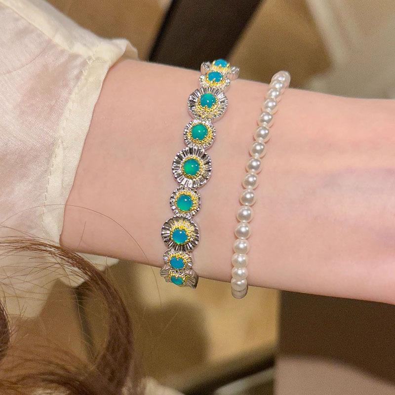 Classic blue-green Zircon daisy bracelets for women high-quality and unique Romantic opening bracelet charms  gift