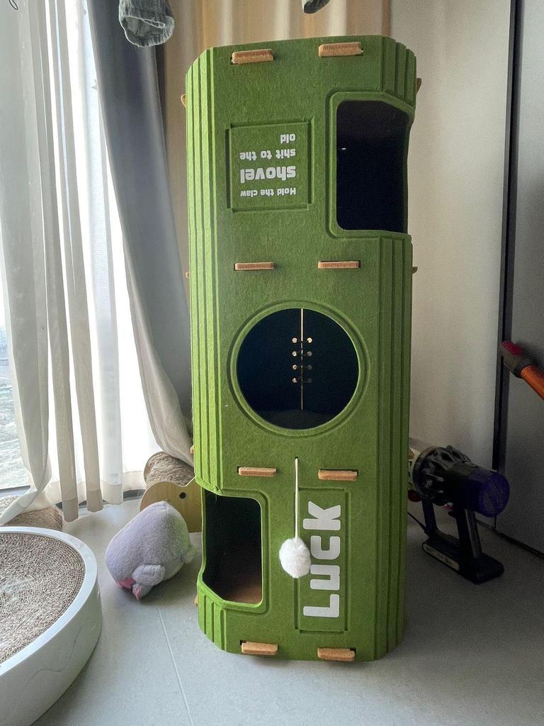 Multi-layer Cat Villa: Enclosed Tunnel Bed and Scratcher