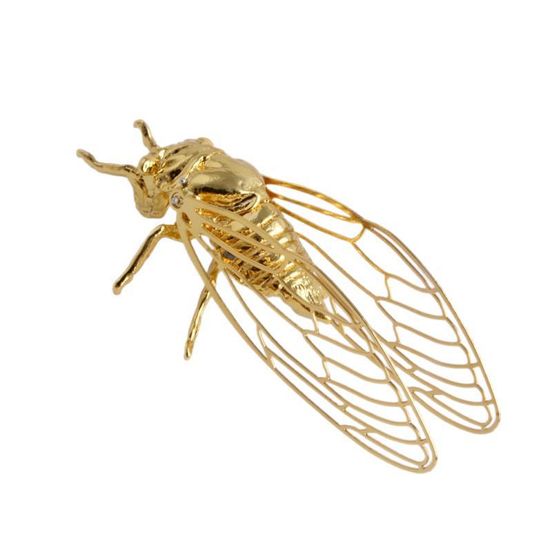 Elegant Gold Hollow-Out Cicada Table Ornament: Luxurious Tea Table Decoration or Gift