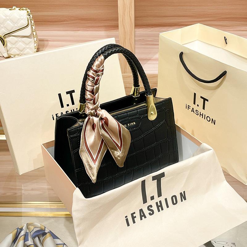 Simple and Casual New Trendy Bride Red Wedding Bag, Women's Crossbody Bag, Tote Bag, Large Capacity Leather Handbag