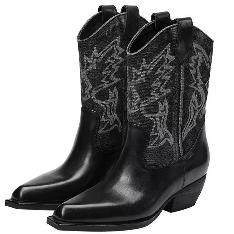 Cai Wenjing has the same pointed thick heel western cowboy boots for women in autumn and winter 2025, and retro style short boots are versatile.