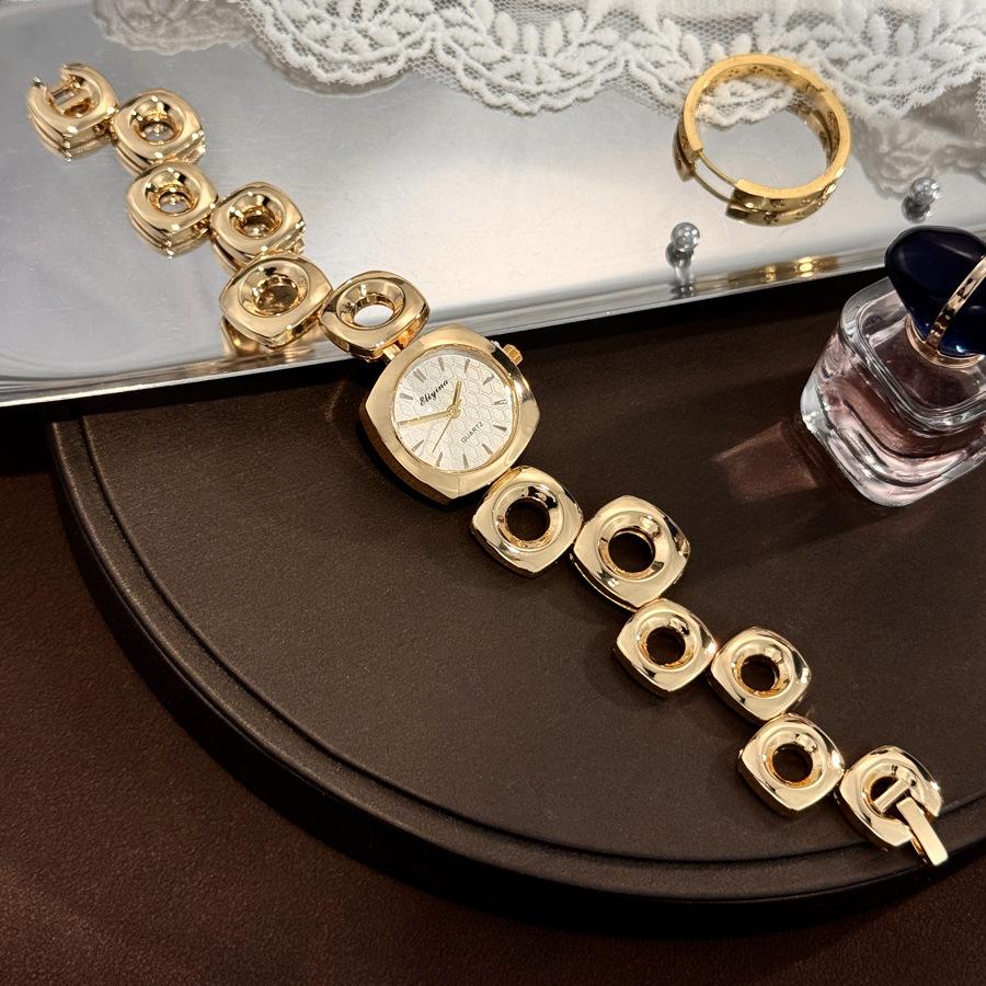Irregular Bracelet Watch Niche High-end Sense Light Luxury Square Round European and American Women's Quartz Watch