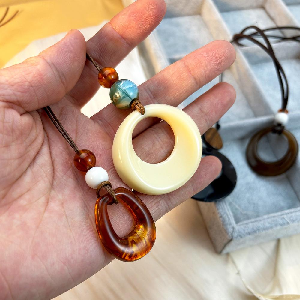 Fashion Resin Round Hollow Pendant Necklaces for Women Girls Vintage Long Rope Sweater Chain Necklaces Party Jewelry Accessories