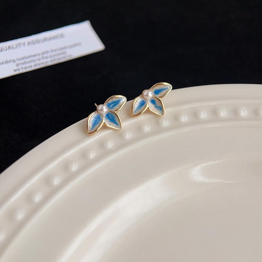 Maillard Coffee Color Amber Earrings Women's Autumn and Winter High-end Commuter Style Earrings Light Luxury Niche Design Earrings