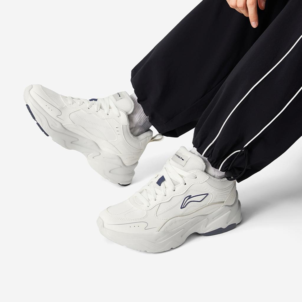 Li Ning Defender Synthetic Leather Plush Comfortable Non-Slip Warm Low-Top Casual Shoes Women Sneaker White AGLU102-3