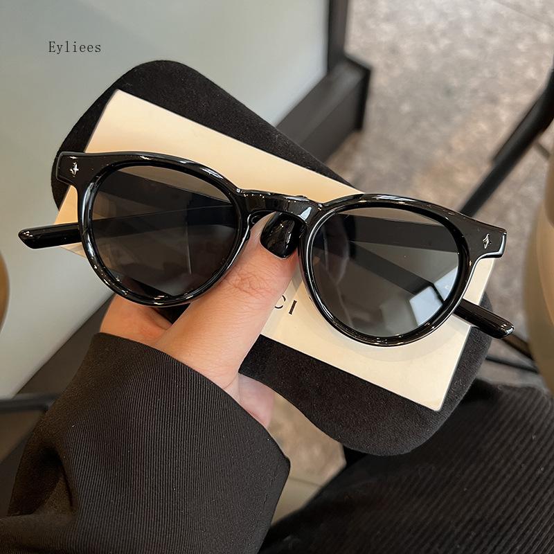 Retro Oval Frame UV400 Sunglasses Unisex Personality Catwalk Small Frame Eyewear for Men And Women