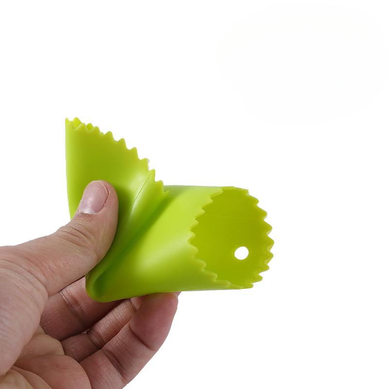 Kitchen Artifact Garlic Peeler, Manual Garlic Peeler, A Simple And Creative Kitchen Tool.