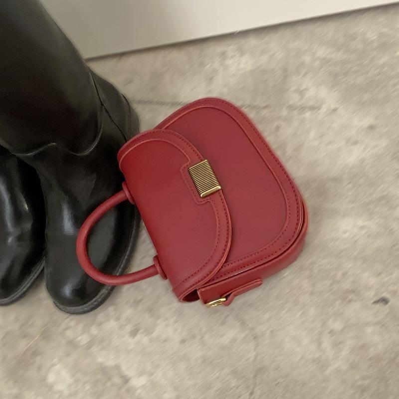 IELGY retro portable simple fashion shoulder messenger bag