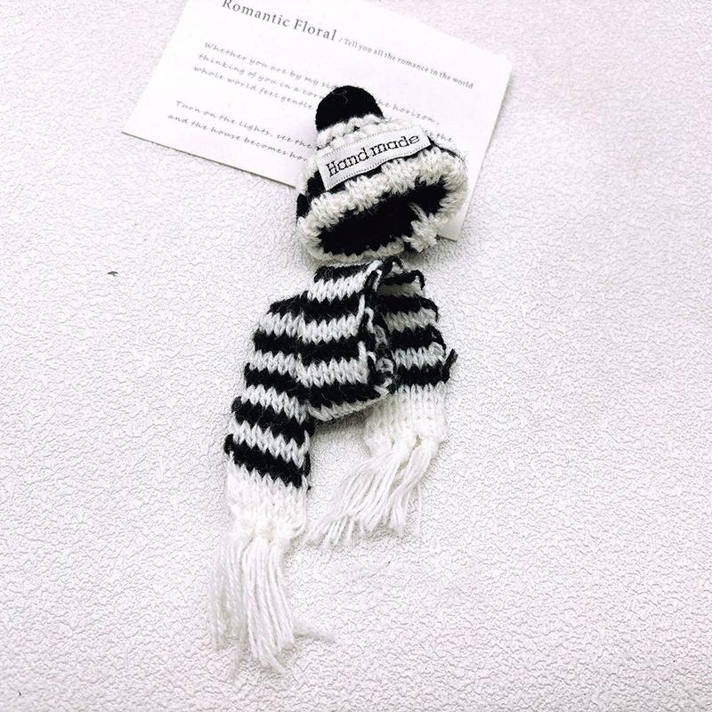 1Set Dollhouse Mini Christmas Hats Scarves Fashion Knitted Hat Cap With Hairball Dollhouse Christmas Decoration Doll Accessories