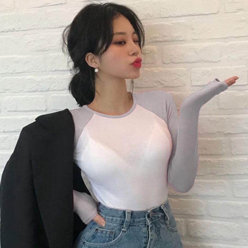 T-shirt Raglan Slim-Fit Chic Retrò di Hong Kong: Top a Maniche Lunghe Bianco e Nero da Donna