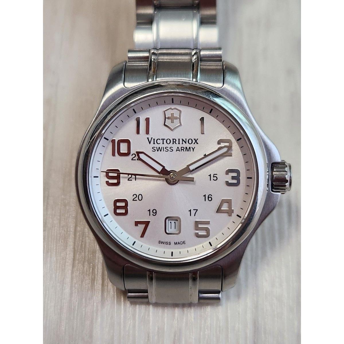Б/у женские кварцевые часы Victorinox