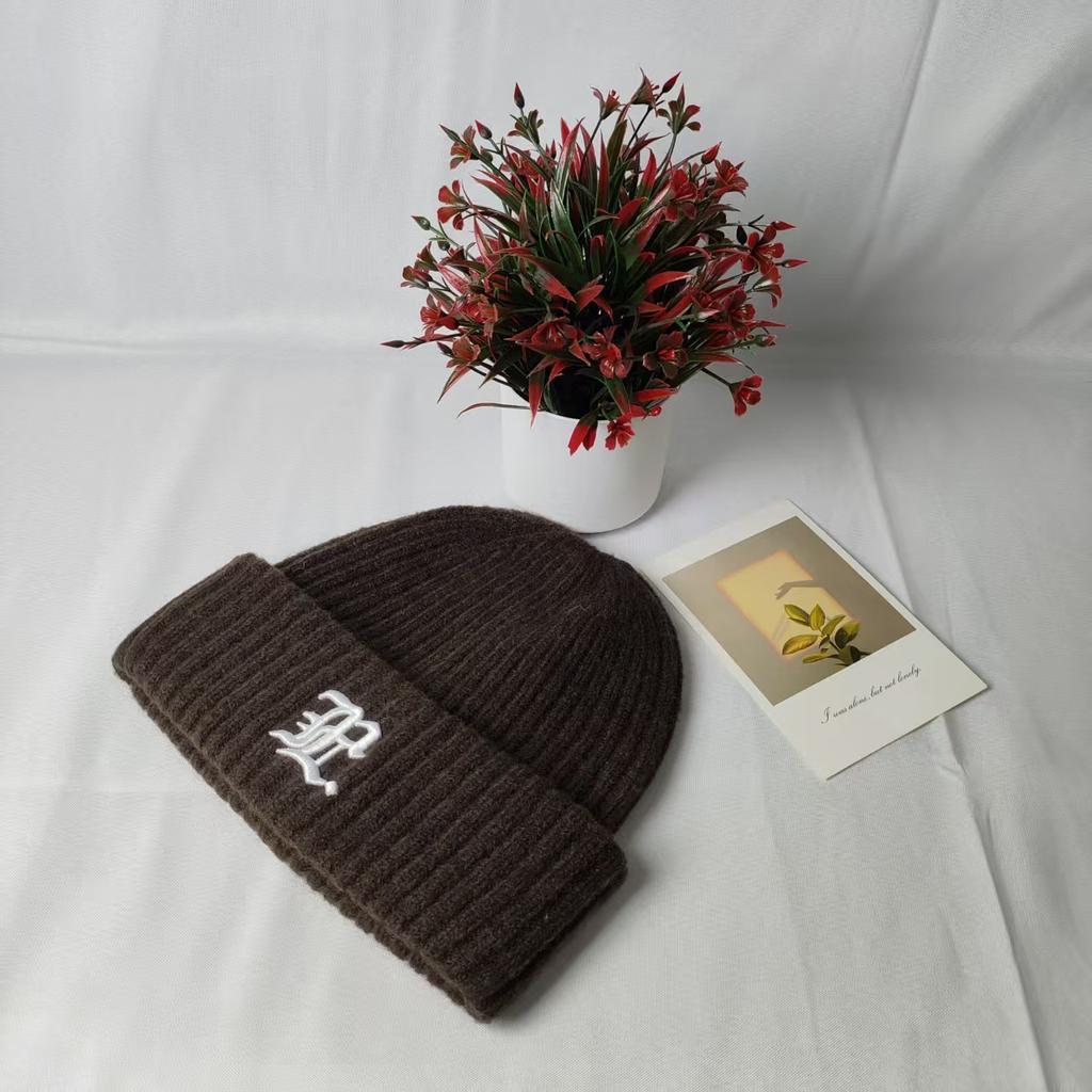 Cappello di lana più venduto alfabeto autunno e inverno cappello freddo uomo e donna coppie cappello lavorato a maglia caldo ispessito protezione orecchie semplice