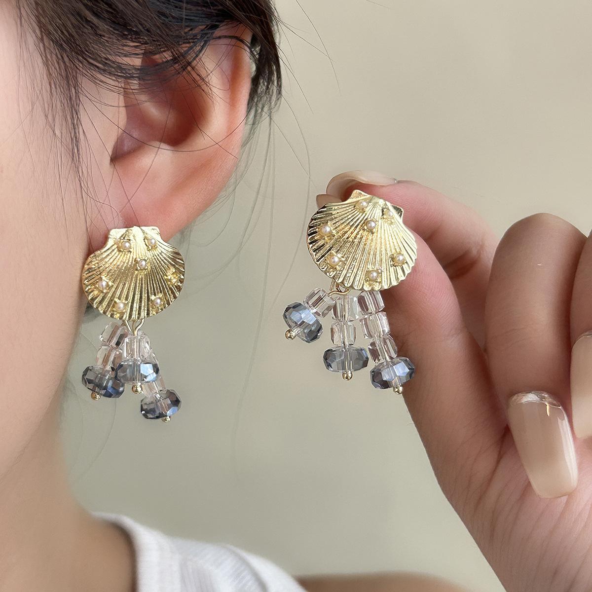 Pearl Shell Fringed Stud Earrings Fashion Personality Exquisite Earrings Niche High-End Seaside Resort Style Earrings