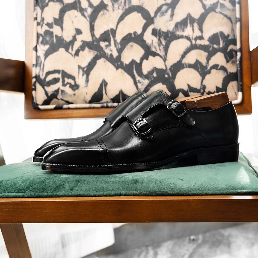 

Серые британские мужские кожаные туфли-монки с квадратным носком - Высококачественная воловья кожа, резной дизайн Size 42 чёрный