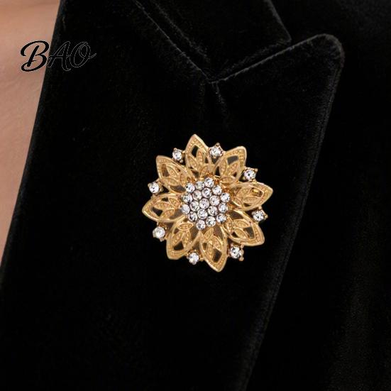 Elegant Alloy Lapel Pins Hollow Rhinestone Flower Brooch, Floral Decorative Pin, Clothing Embellishment Pin Vintage Jewelry for Wedding Party
