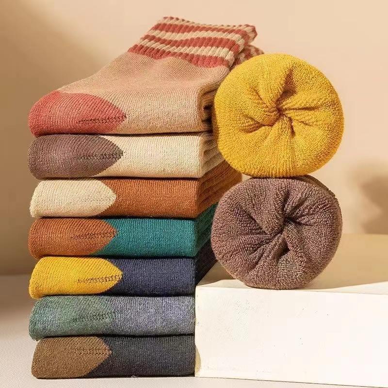 5 Pairs of Soft Striped Socks, Comfortable And Warm Winter Thick Women's Mid tube Socks, Fashionable Coral Fleece Floor Socks
