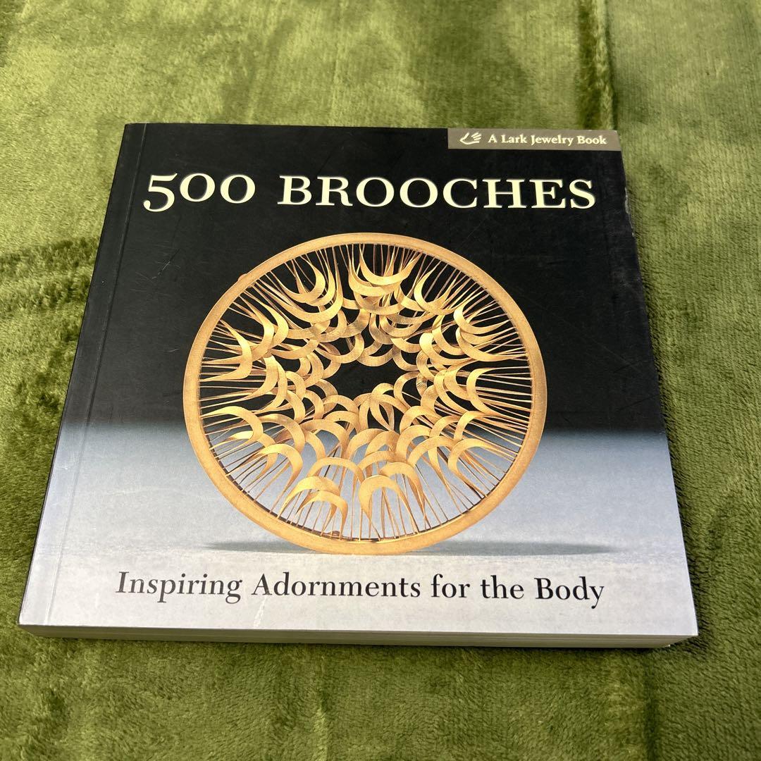 

[USED] 500 BROOCHES