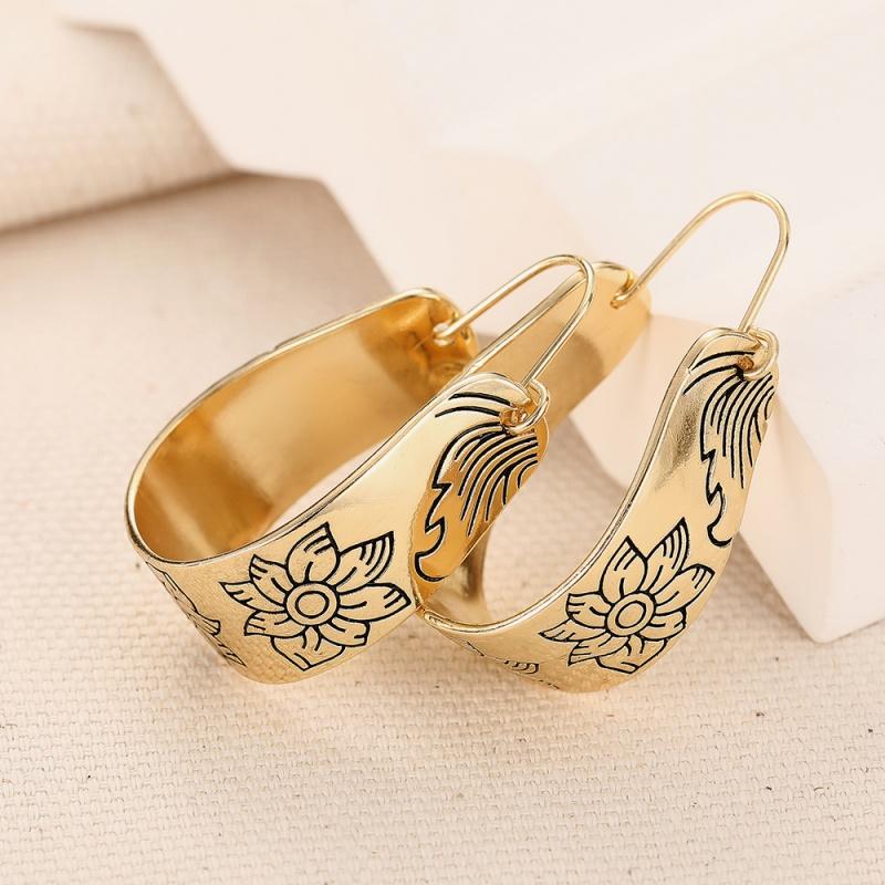 

Gorgeous Gold Color Metal Style Hoop Earrings for Women Vintage Flower Pattern Design Party Zircon Fashion Accessories