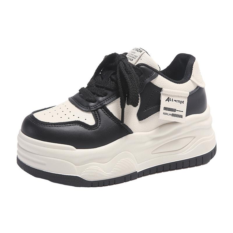 

2025 winter little white shoes velvet sports skateboard shoes platform heightening Hong Kong style retro color matching spring student single shoes 40