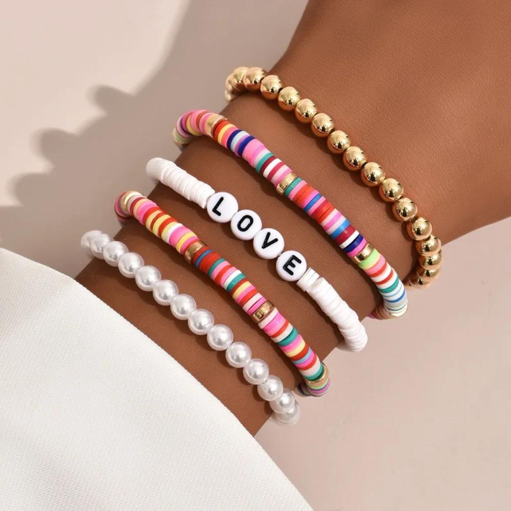 Set di Braccialetti Impilabili Arcobaleno Bohemien per Donna Ciondolo a Forma di Cuore Argilla Morbida Ceramica Perline Stratificate Catena Braccialetto Gioielli Boho Femminili