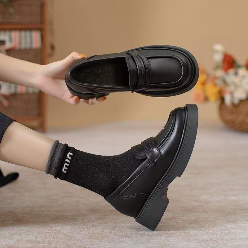 Showing Feet Retro British Small Leather Shoes Flat-soled Spring and Autumn New Soft-soled Single Shoes