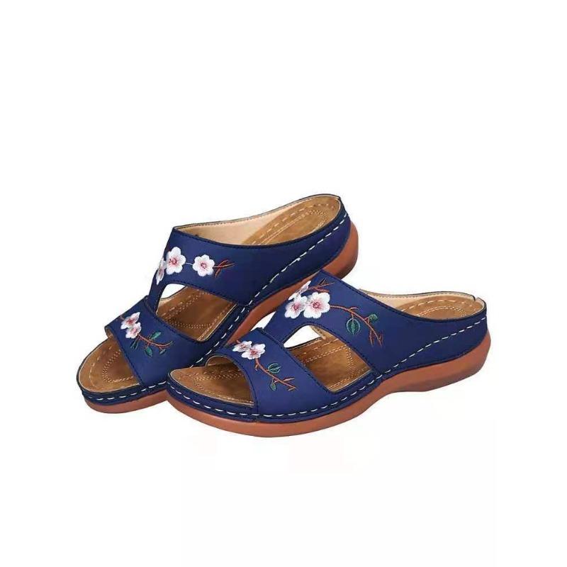 Summer new embroidered slippers women wish hollow flowers embroidered open-toed sewn wedge slippers