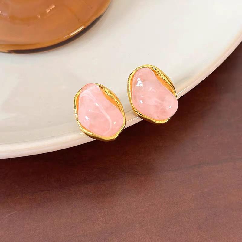 

Trend Irregular Resin Pink Jelly Ice Cute Transparent Stones Bean Stud Earrings for Women Unique Zircon Christmas Gift