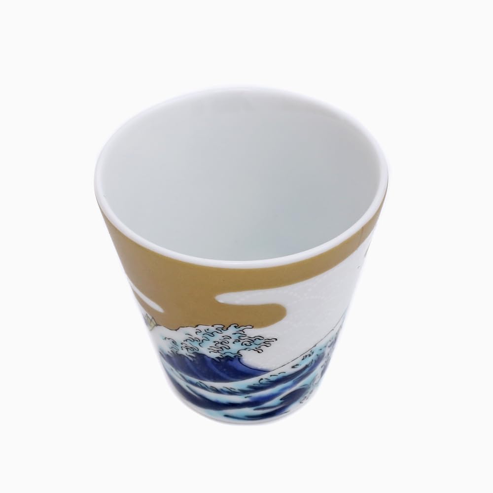Kutani a traditional craft of the Hokuriku This sake cup features a wave design by and can also be used as a sake bottle or accessory a stylish and