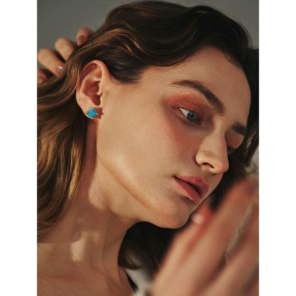 Turqouise Giant Prong Earrings_Gold