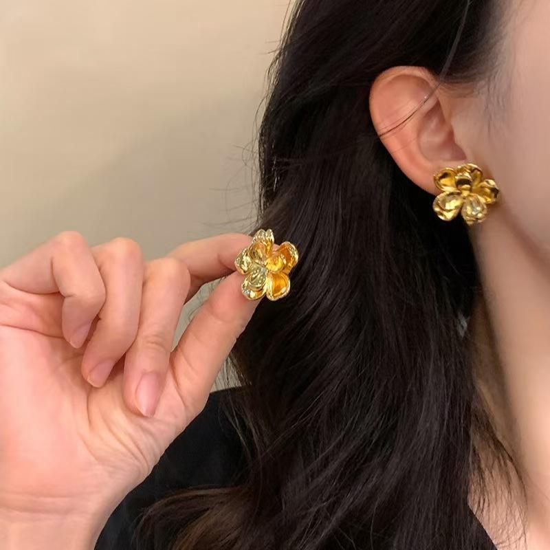 Exaggerated Metal Flower Earrings New Elegant Smooth Flower Stud Earrings For Women Girls Fashion Party Jewelry Gifts