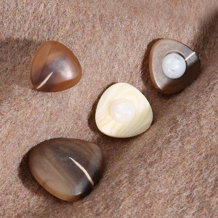Resin Triangular Buttons Versatile Clothes Special-Shaped Coat Windbreaker Coat Decorative Buttons Children'S Sweater Cardigan Buttons